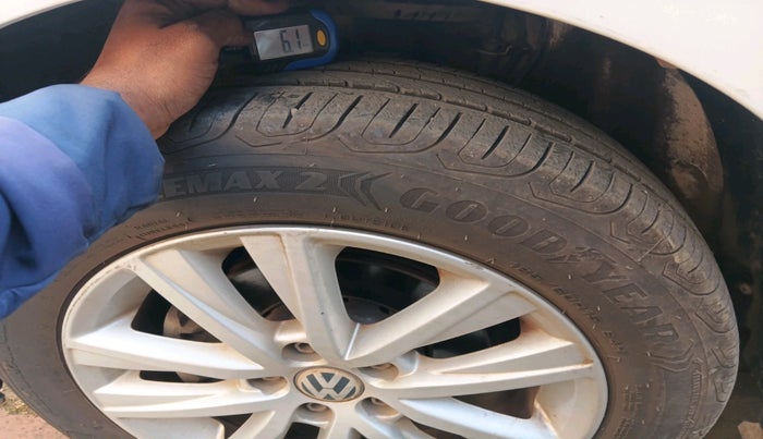 2013 Volkswagen Polo HIGHLINE1.2L, Petrol, Manual, 20,261 km, tyre