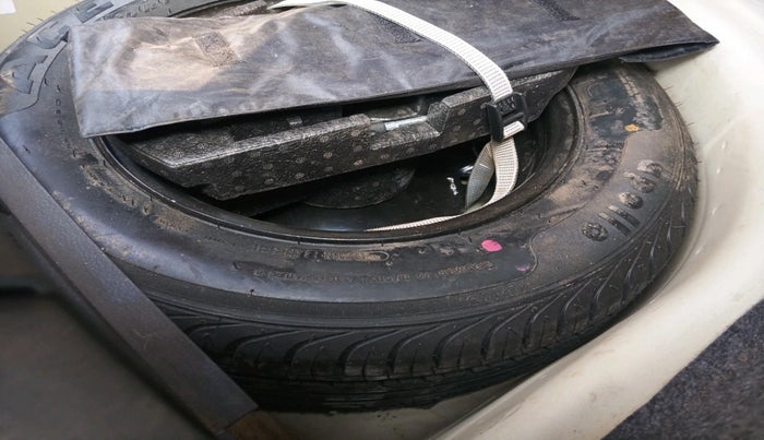 2013 Volkswagen Polo HIGHLINE1.2L, Petrol, Manual, 20,261 km, tyre