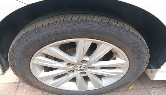 2013 Volkswagen Polo HIGHLINE1.2L, Petrol, Manual, 20,261 km, tyre