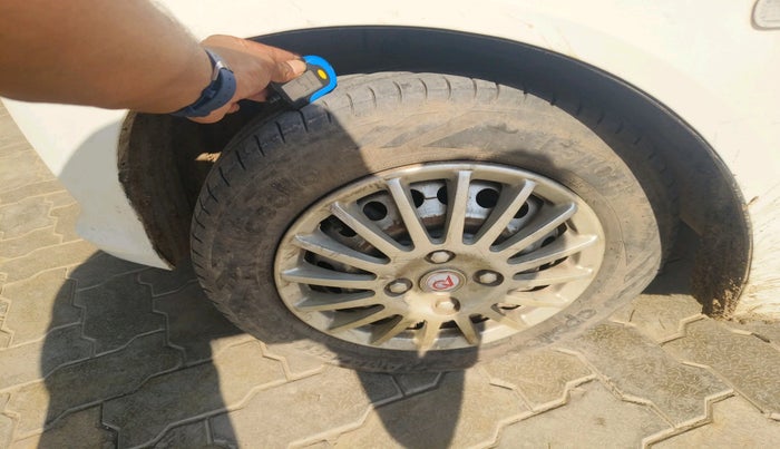 2017 Honda Amaze 1.2L I-VTEC E, Petrol, Manual, 1,01,817 km, tyre