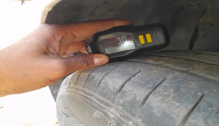 2014 Hyundai Elite i20 SPORTZ 1.4 CRDI, Diesel, Manual, 1,36,939 km, tyre