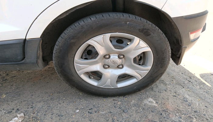 2016 Ford Ecosport TREND 1.5L DIESEL, Diesel, Manual, 1,37,249 km, tyre