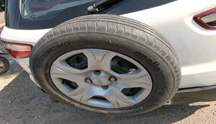 2016 Ford Ecosport TREND 1.5L DIESEL, Diesel, Manual, 1,37,249 km, tyre