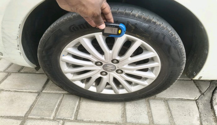 2017 Maruti Dzire ZXI, Petrol, Manual, 87,161 km, tyre