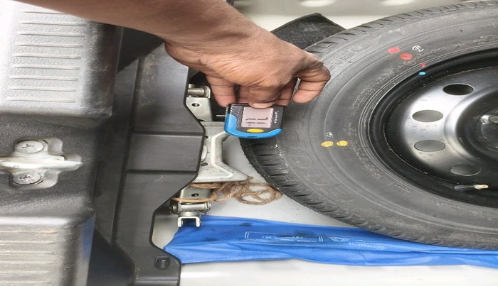 2017 Maruti Dzire ZXI, Petrol, Manual, 87,161 km, tyre