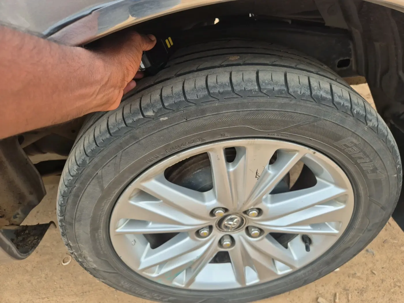 2016 Toyota Innova Crysta 2.8 ZX AT 7 STR, Diesel, Automatic, 2,32,533 km, tyre