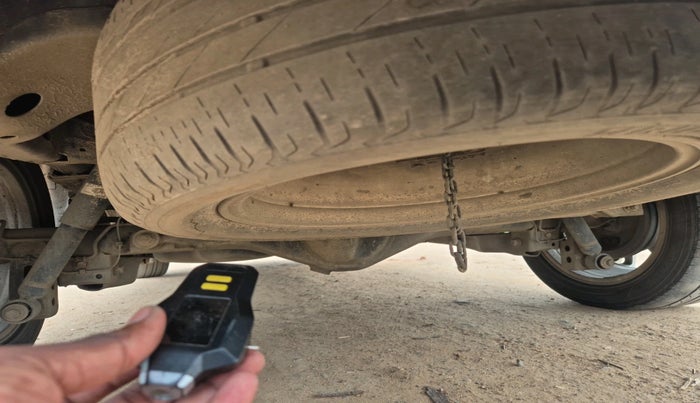 2016 Toyota Innova Crysta 2.8 ZX AT 7 STR, Diesel, Automatic, 2,32,533 km, tyre