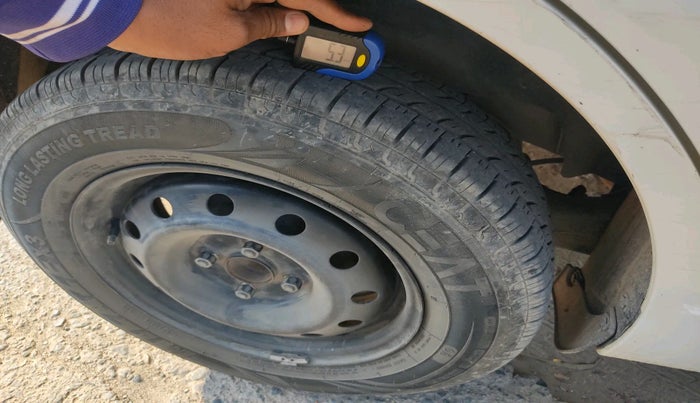 2017 Maruti Dzire VXI, Petrol, Manual, 1,91,622 km, tyre