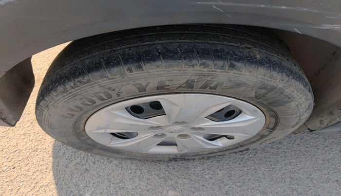 2017 Hyundai Creta E PLUS 1.6 PETROL, Petrol, Manual, 93,000 km, tyre