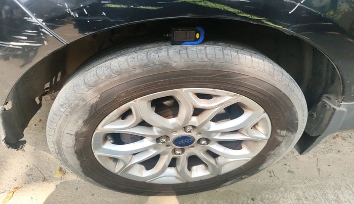 2013 Ford Ecosport TITANIUM 1.5L DIESEL, Diesel, Manual, 2,64,829 km, tyre