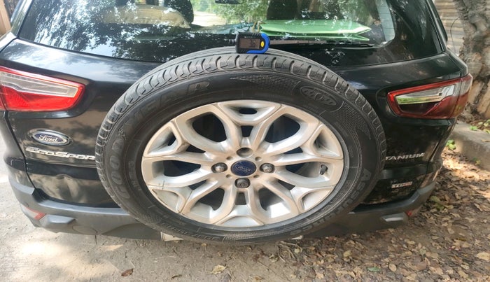 2013 Ford Ecosport TITANIUM 1.5L DIESEL, Diesel, Manual, 2,64,829 km, tyre