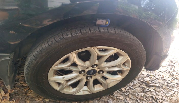 2013 Ford Ecosport TITANIUM 1.5L DIESEL, Diesel, Manual, 2,64,829 km, tyre