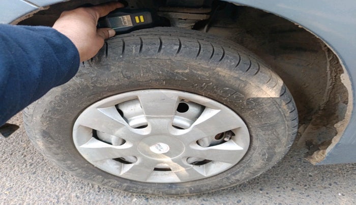 2013 Maruti Wagon R 1.0 LXI CNG, Petrol, Manual, 1,46,306 km, tyre