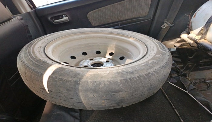 2013 Maruti Wagon R 1.0 LXI CNG, Petrol, Manual, 1,46,306 km, tyre