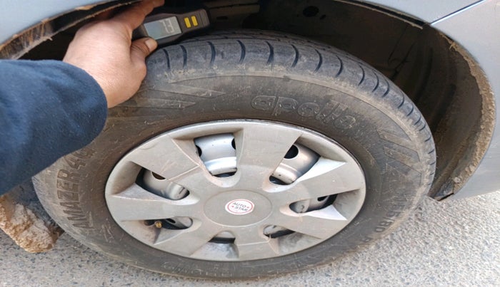 2013 Maruti Wagon R 1.0 LXI CNG, Petrol, Manual, 1,46,306 km, tyre