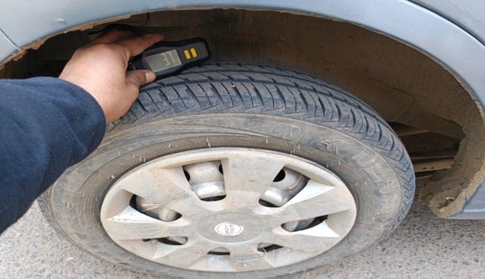 2013 Maruti Wagon R 1.0 LXI CNG, Petrol, Manual, 1,46,306 km, tyre