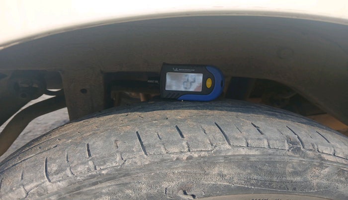 2016 Maruti Alto 800 LXI CNG, Petrol, Manual, 1,35,293 km, tyre