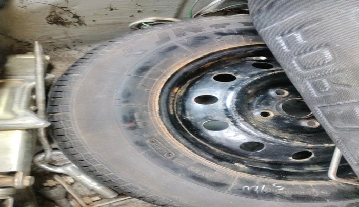 2016 Maruti Swift Dzire VXI, Petrol, Manual, 1,21,331 km, tyre