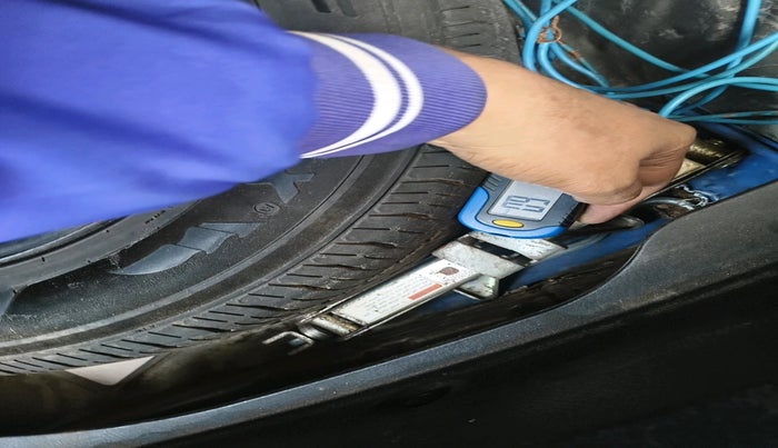 2015 Maruti Swift Dzire VXI, Petrol, Manual, 75,892 km, tyre