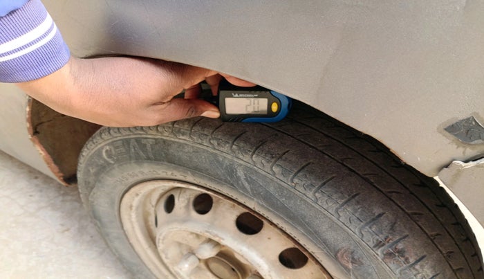 2012 Hyundai Eon ERA +, Petrol, Manual, 1,18,789 km, tyre