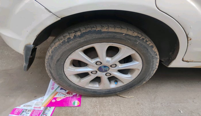 2012 Ford Figo TITANIUM 1.2 PETROL, Petrol, Manual, 66,083 km, tyre