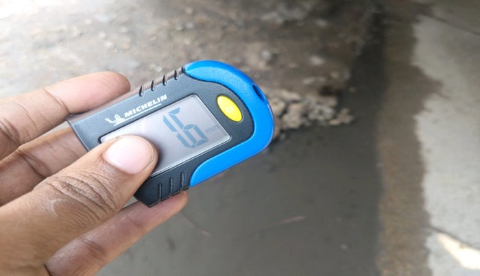 2016 Ford Endeavour TREND 3.2 4X4 AT, Diesel, Automatic, 1,80,420 km, tyre