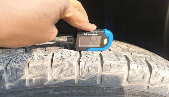 2016 Ford Endeavour TREND 3.2 4X4 AT, Diesel, Automatic, 1,80,420 km, tyre