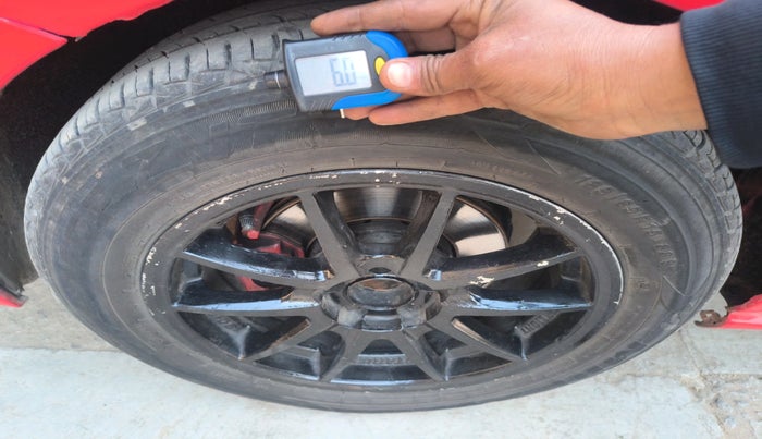 2011 Volkswagen Polo COMFORTLINE 1.2L, Diesel, Manual, 94,172 km, tyre