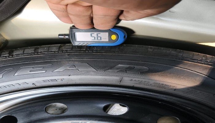 2015 Maruti Swift ZXI, Petrol, Manual, 81,703 km, tyre