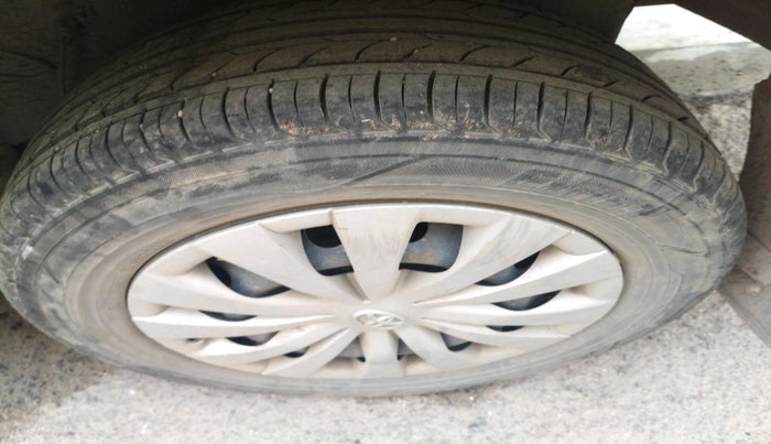 2011 Toyota Etios G, Petrol, Manual, 65,045 km, tyre