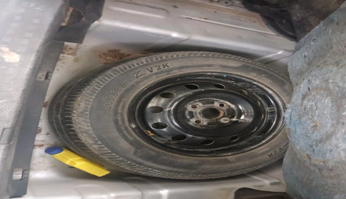 2010 Maruti Swift Dzire VXI, Petrol, Manual, 80,839 km, tyre