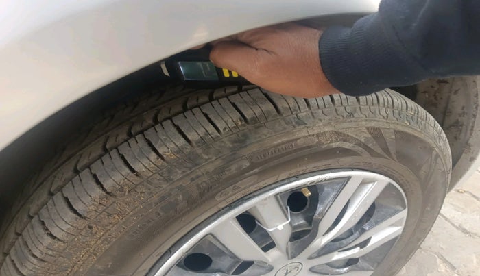 2010 Maruti Swift Dzire VXI, Petrol, Manual, 80,839 km, tyre