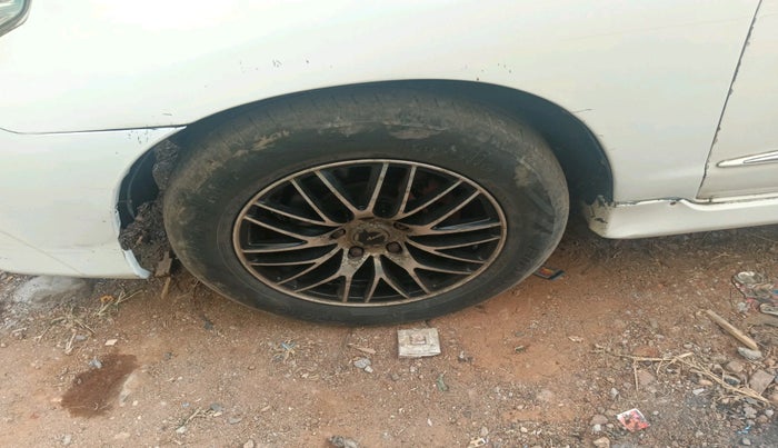 2015 Toyota Innova 2.5 GX 8 STR, Diesel, Manual, 1,54,826 km, tyre