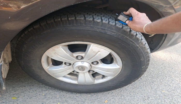 2014 Tata Safari 4X2 VX DICOR 2.2 VTT, Diesel, Manual, 1,71,830 km, tyre