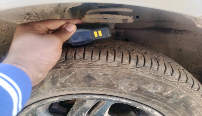 2016 Maruti Swift Dzire LXI, Petrol, Manual, 1,57,851 km, tyre