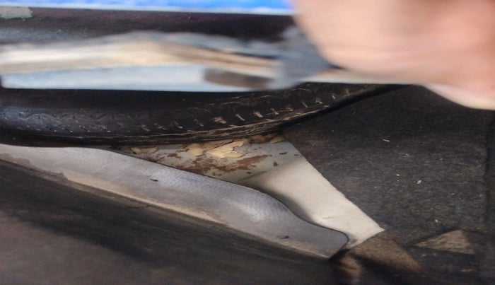 2016 Maruti Swift Dzire LXI, Petrol, Manual, 1,57,851 km, tyre