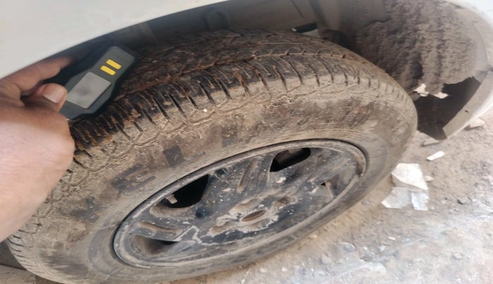 2016 Maruti Swift Dzire LXI, Petrol, Manual, 1,57,851 km, tyre