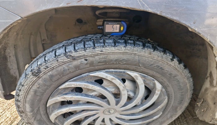 2011 Maruti Wagon R 1.0 LXI CNG, Petrol, Manual, 1,28,349 km, tyre