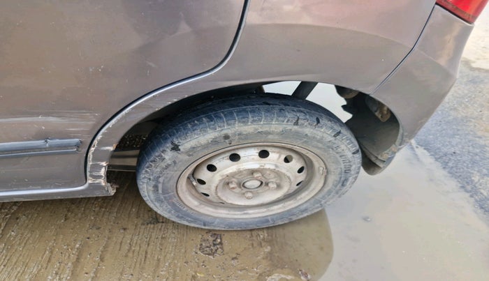 2011 Maruti Wagon R 1.0 LXI CNG, Petrol, Manual, 1,28,349 km, tyre