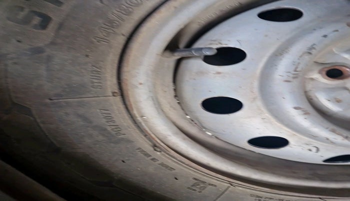 2011 Maruti Wagon R 1.0 LXI CNG, Petrol, Manual, 1,28,349 km, tyre