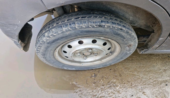 2011 Maruti Wagon R 1.0 LXI CNG, Petrol, Manual, 1,28,349 km, tyre