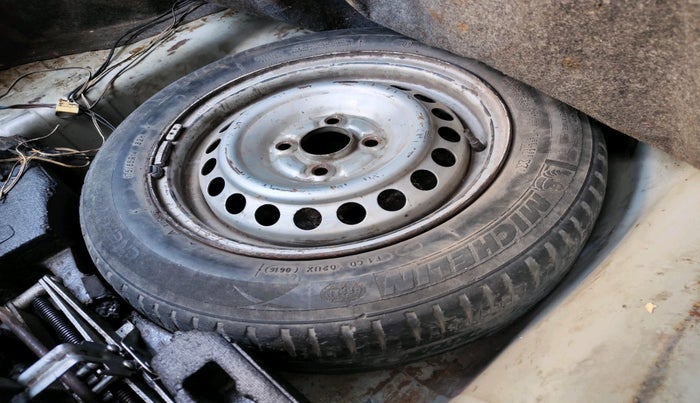 2014 Honda Amaze 1.5L I-DTEC E, Diesel, Manual, 97,934 km, tyre