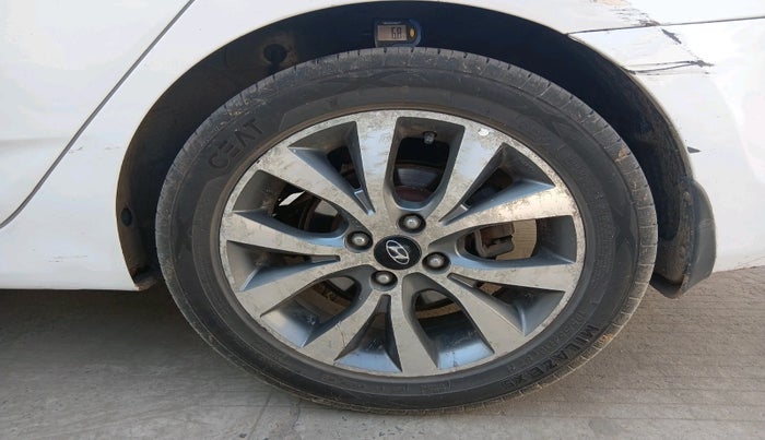 2014 Hyundai Verna FLUIDIC 1.6 VTVT SX, Petrol, Manual, 1,49,240 km, tyre