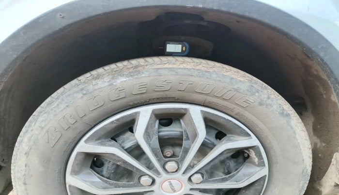 2015 Mahindra XUV500 W6, Diesel, Manual, 63,140 km, tyre