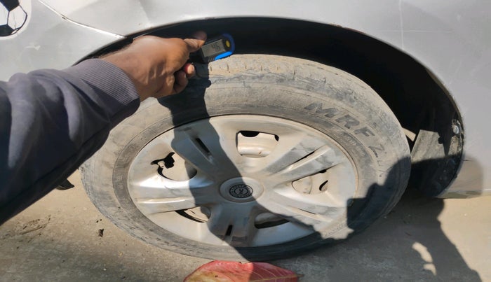 2011 Nissan Micra XE PETROL, Petrol, Manual, 1,28,034 km, tyre