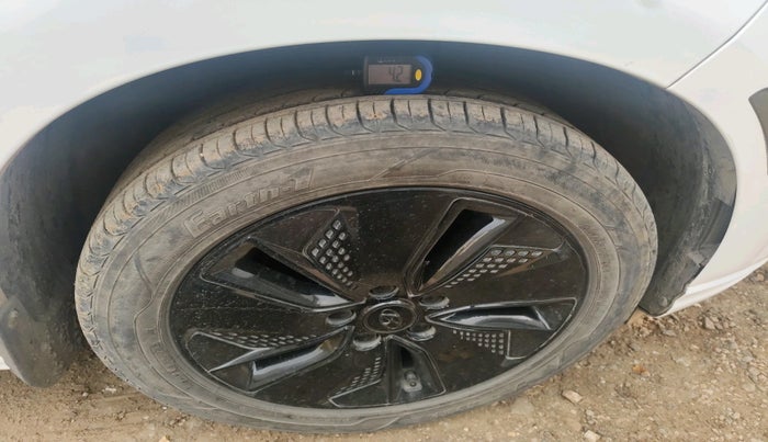 2022 Hyundai KONA ELECTRIC PREMIUM DUAL TONE, Electric, Automatic, 71,735 km, tyre