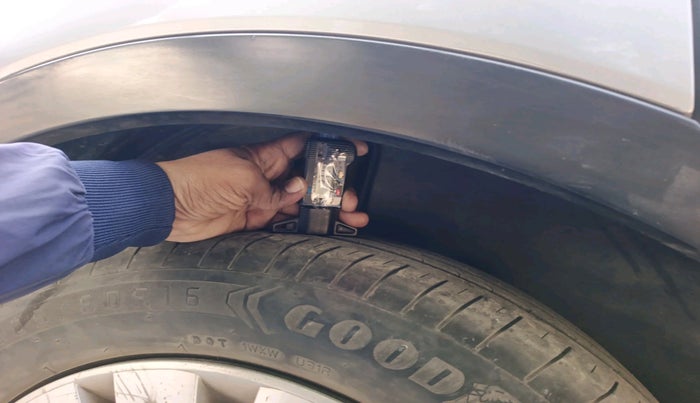 2016 Maruti S Cross DELTA 1.3, Diesel, Manual, 1,23,644 km, tyre