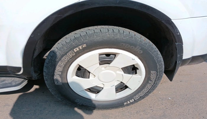 2017 Mahindra XUV500 W6, Diesel, Manual, 80,174 km, tyre