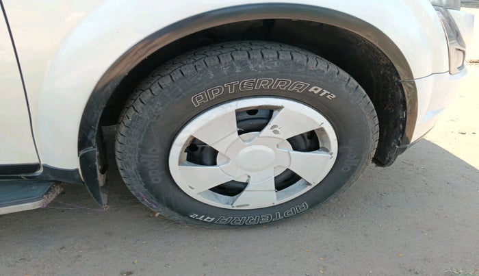 2017 Mahindra XUV500 W6, Diesel, Manual, 80,174 km, tyre