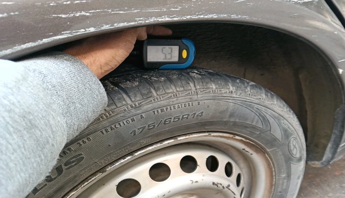 2012 Honda Brio E MT, Petrol, Manual, 1,17,445 km, tyre